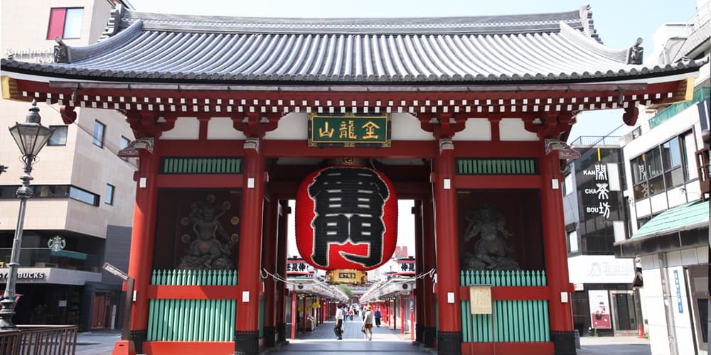 Explore Tokyo's historic areas and foods (Asakusa)