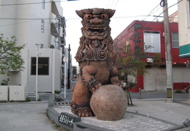 Naha Walking Tour: Traditional Pavements to Authentic Market Backstreets