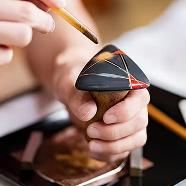 SUSHI × KOGEI: Experience the ultimate fusion of Toyama’s sushi and traditional crafts - Makie Experience at Shitsugei Yoshikawa